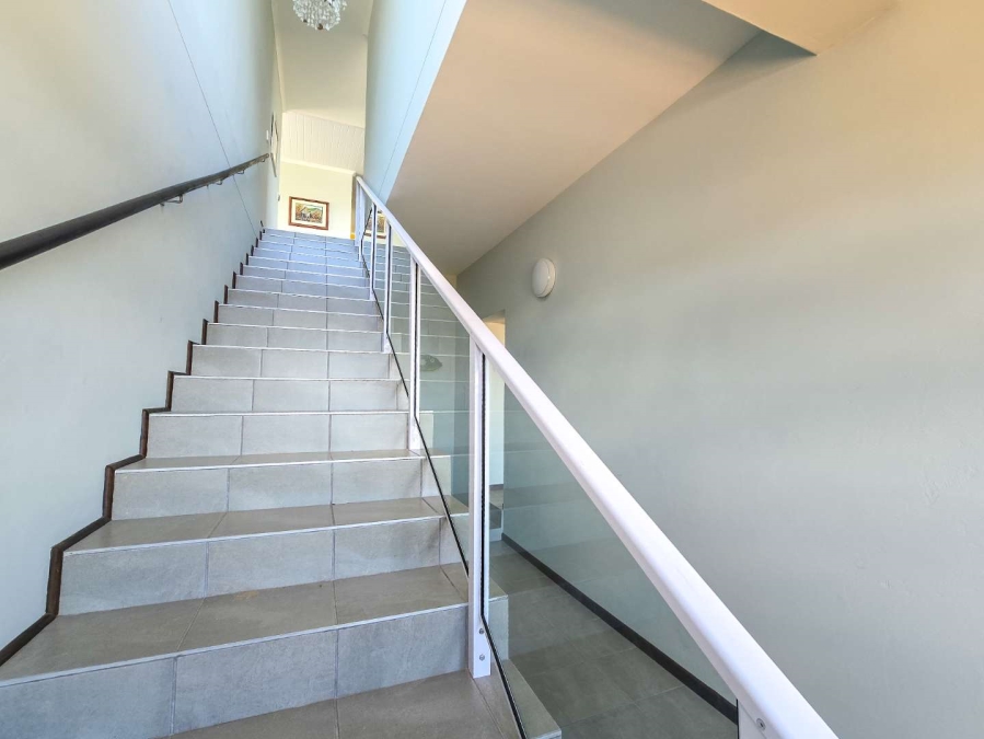 5 Bedroom Property for Sale in Stilbaai Oos Western Cape